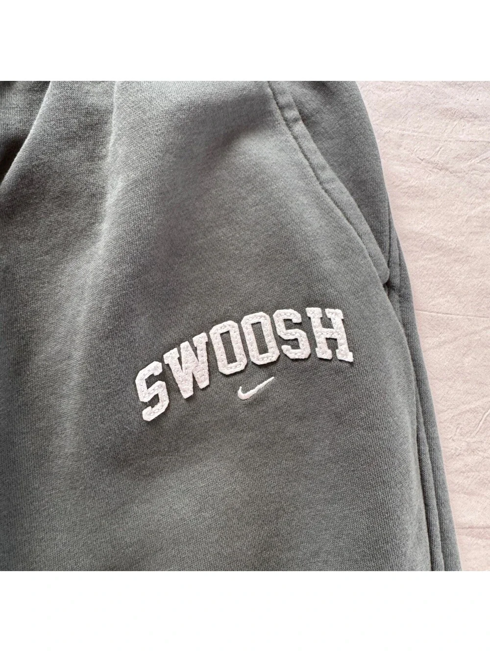 Nike Boys Swoosh Fleece Joggers Sweatpants Green Kids Size Medium M EXCELLENT